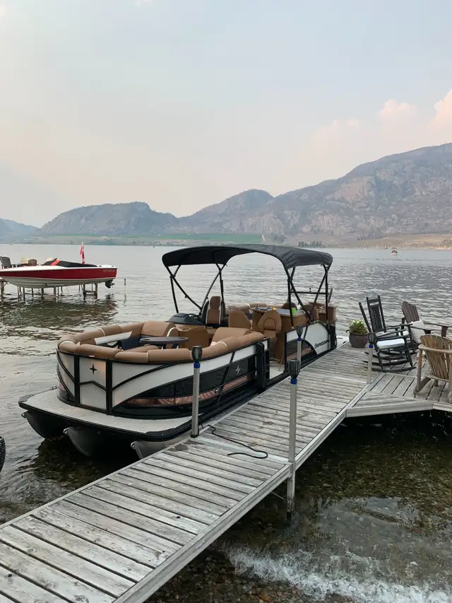 2021 25 FOOT BERKSHIRE PONTOON 25E STS 3.0. LIKE NEW in Powerboats & Motorboats in Penticton - Image 4