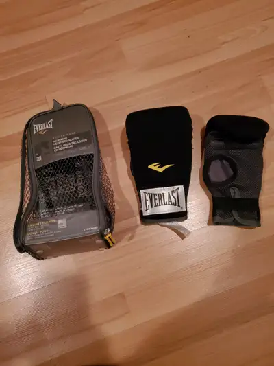 Gants de frappe, boxe, MMA, arts martiaux, punching bag, View more