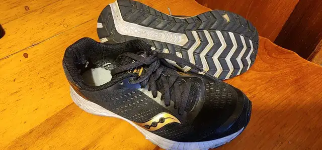 Saucony Sneakers Size 6 in Women's - Shoes in City of Halifax - Image 3