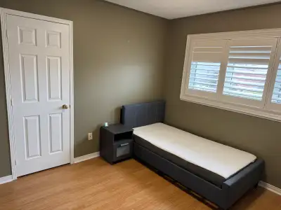 Furnished private room in Bowmanville for a female tenant. Room in 2nd floor of family home. 3 min d...