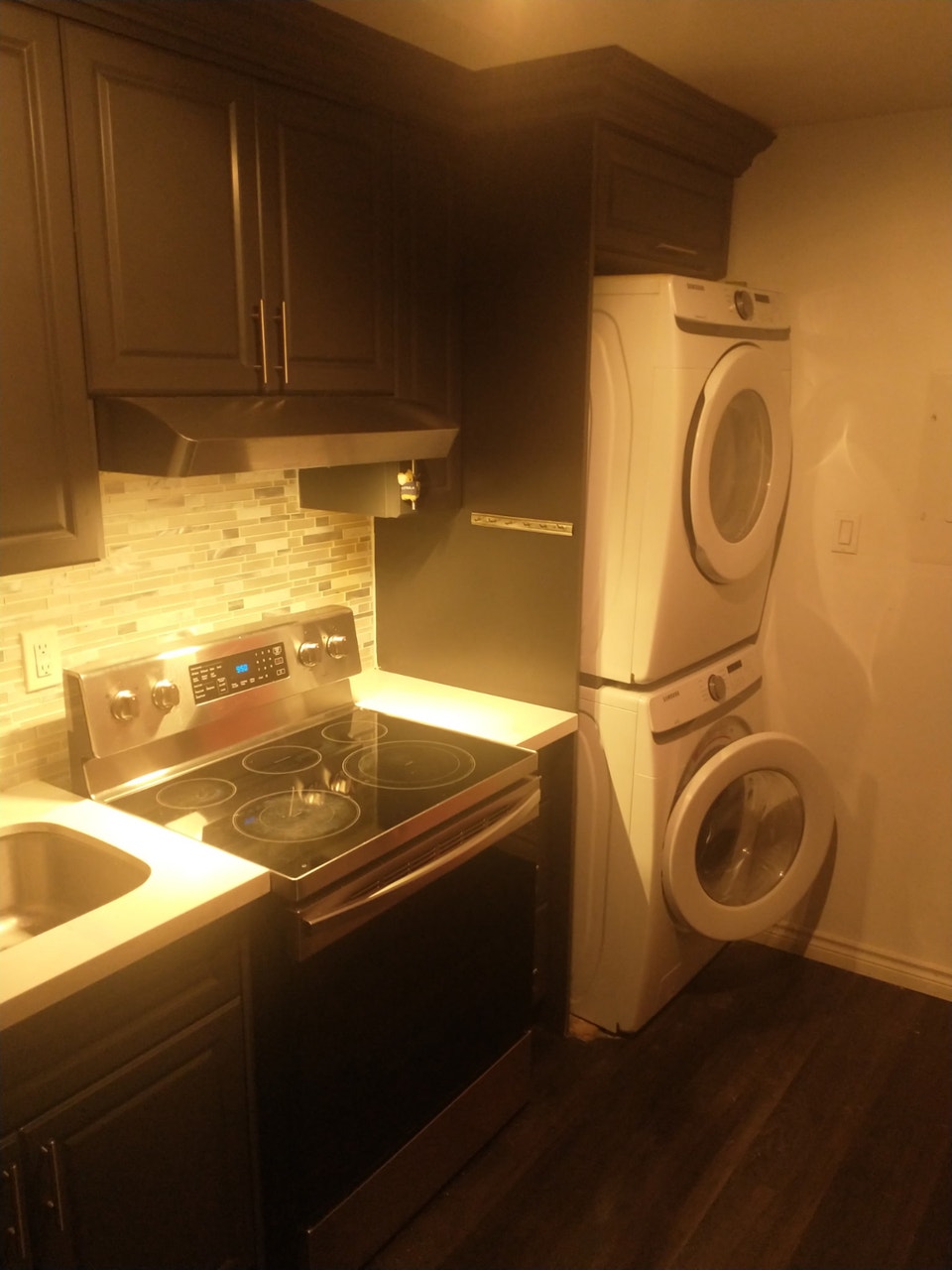 Apartment for Rent: Carlton & Parliament 4