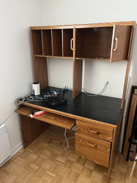 clean office Desk with Hutch + Shelve / bureau propre avec bahut