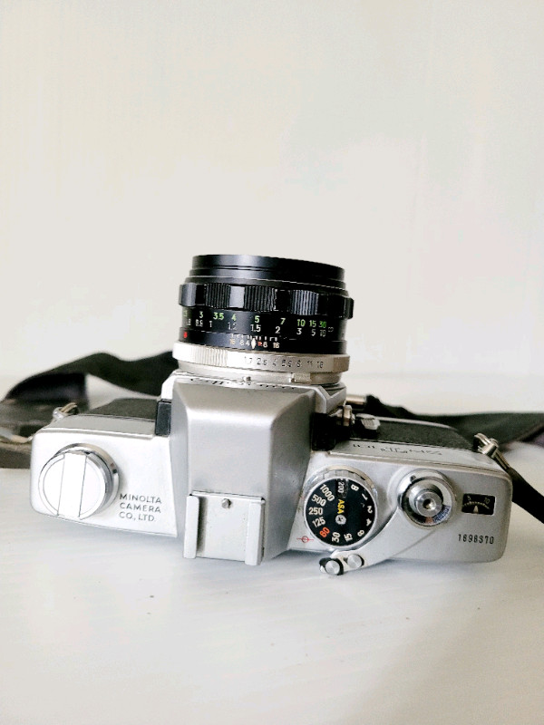 Minolta  SRT-101 SLR 35mm Film Camera W/Rokkor 55mm F/ 1. 7 Lens dans Autre  à Ville de Montréal - Image 2