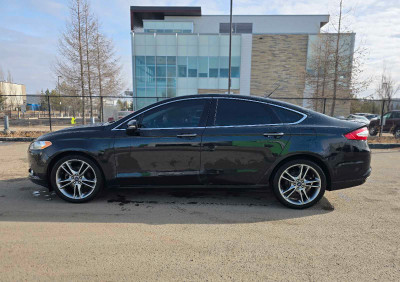 2014 Ford Fusion Titanium AWD for sale ( low kms )