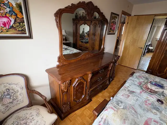 Ensemble de chambre à coucher à vendre in Beds & Mattresses in City of Montréal - Image 5