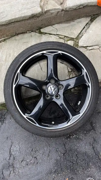 4 Original VW Khartoum Rims 8x18” with Pirelli Centurato tires 225/40 R28 Both like new.