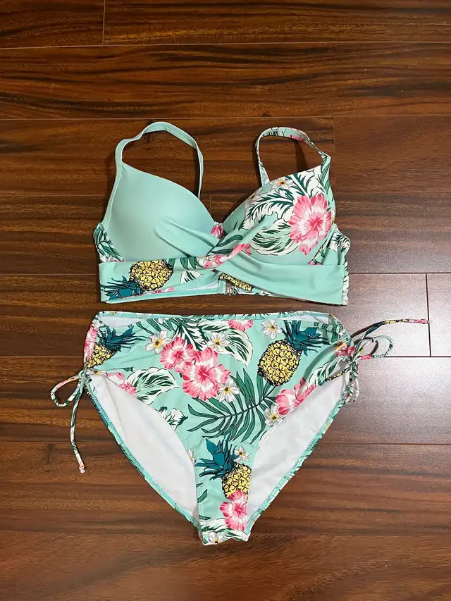 Shein women’s 1X bikini – floral mint, molded cups in Women's - Other in Oshawa / Durham Region - Image 2