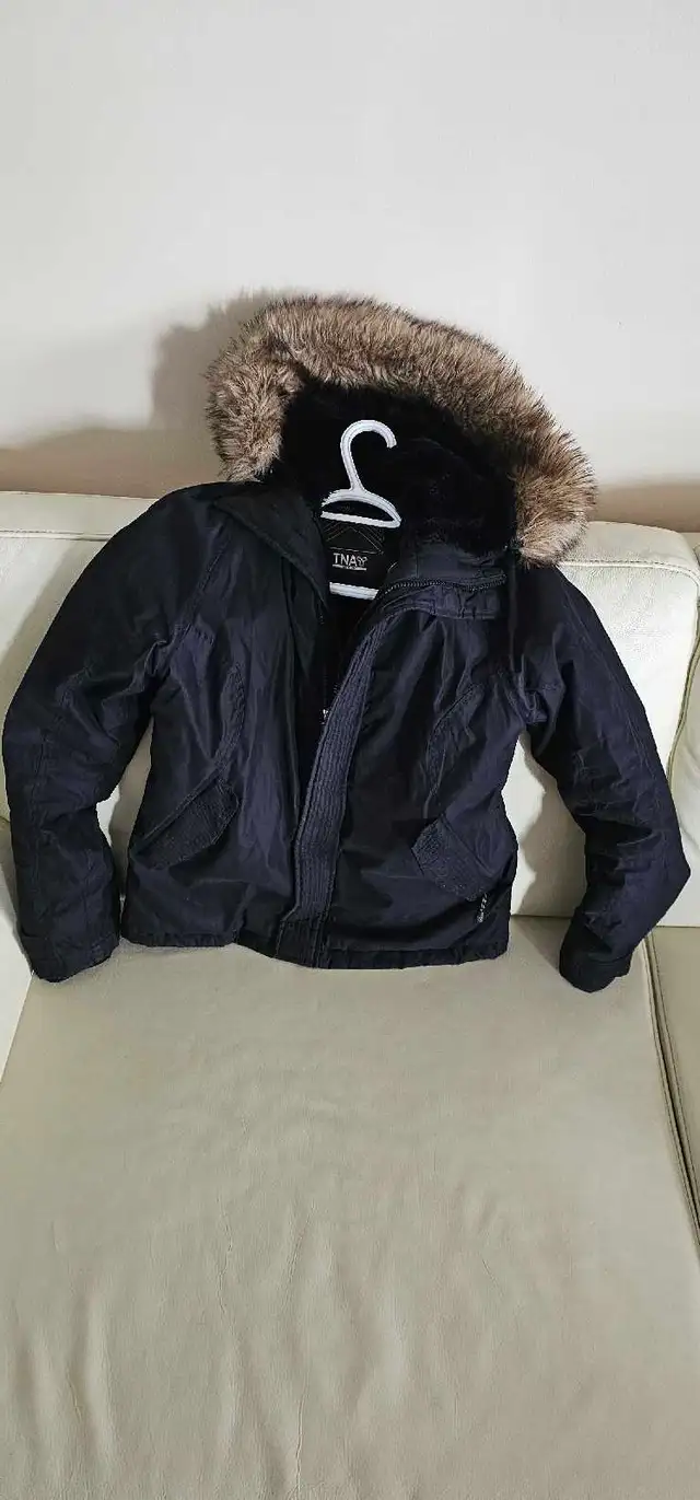 Woman's TNA winter jacket-medium in Women's - Tops & Outerwear in Mississauga / Peel Region - Image 2