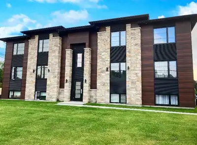 LIBRE IMMÉDIATEMENT – 2 MOIS GRATUITS Magnifique logement récent de style condo avec GARAGE à louer...