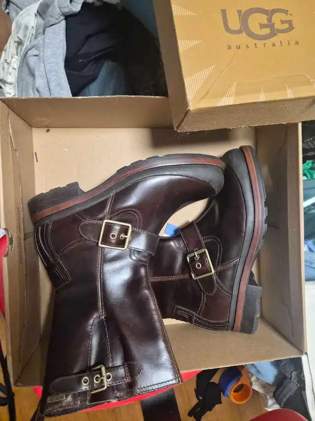 UGG Boots Men size US 9.5 in Women's - Shoes in Markham / York Region - Image 6