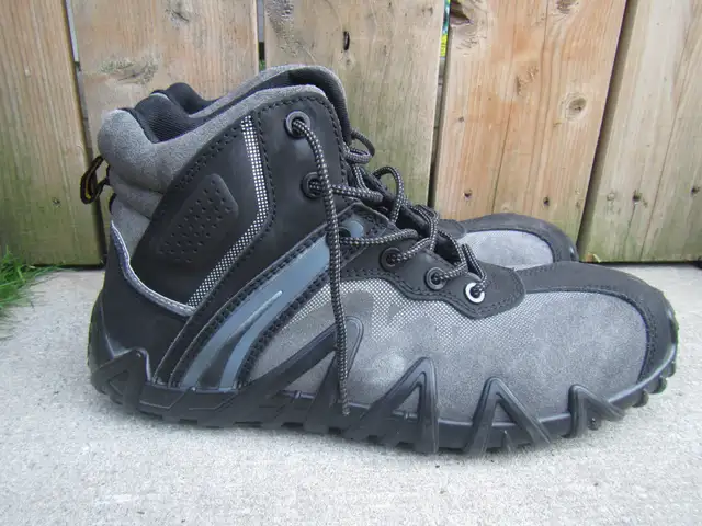 Size 11 Terra Venom Mid TR Work Boots in Men's Shoes in City of Toronto - Image 3