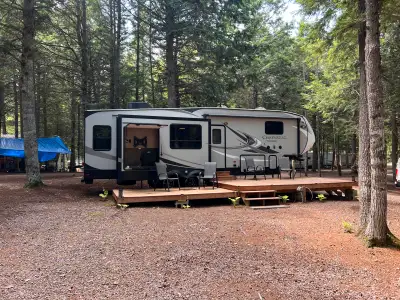 FOR SALE: 2018 Coachmen Chaparral 298RLS Fifth Wheel – $42,000 (All-Inclusive Package) Lot #126 – La...