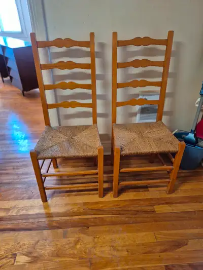 Deux chaises en bois massif et paille à vendre, View more