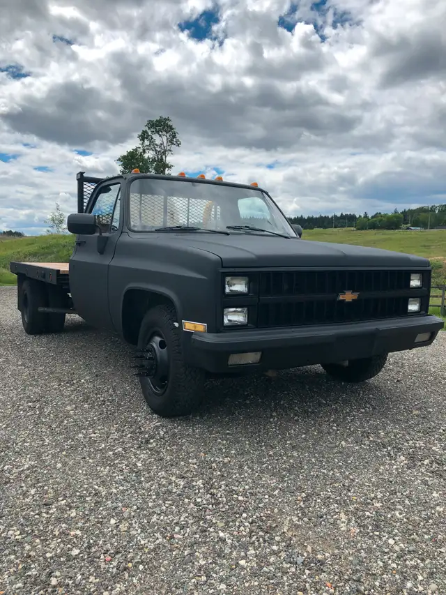 1982 Chevy Flat deck Dually Truck in Classic Cars in Kamloops - Image 2