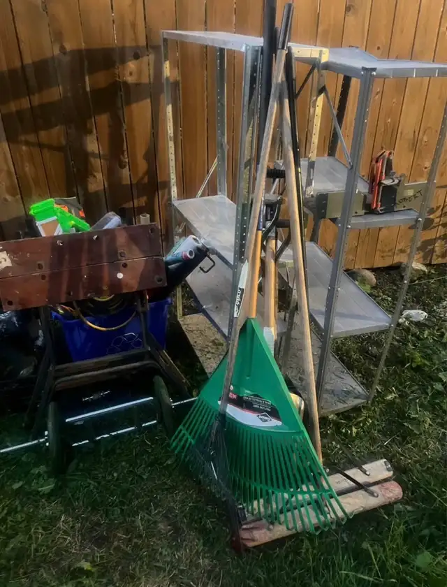 GarageSale Items:shop Vac, Tools, Garden Equipment a in Other in Saskatoon - Image 5