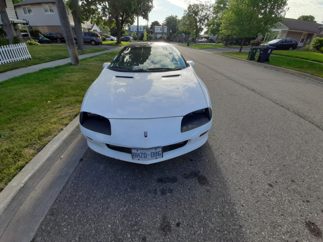 1994 Camaro Z 28 Coupe With  T Roof in Classic Cars in Mississauga / Peel Region - Image 2