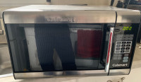 Pre-owned Cuisinart Microwave countertop model CMW-100C