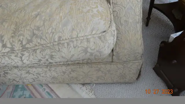 Sofa, loose cushions by Bernhardt,springs in top cushion,Quality in Home Décor & Accents in Kelowna - Image 8