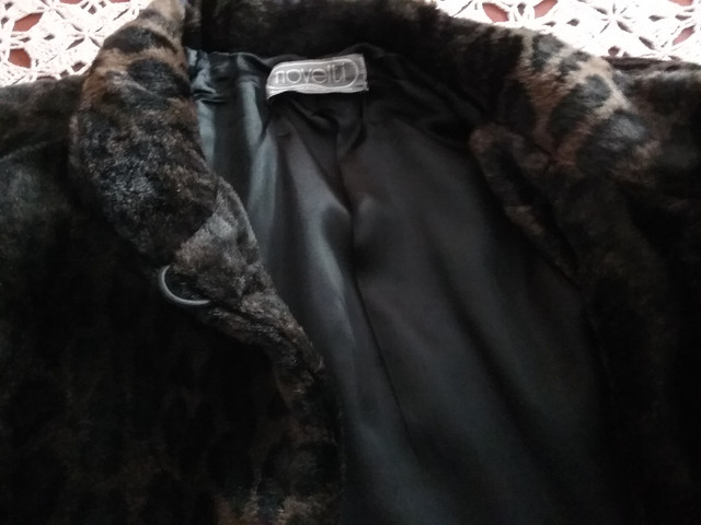 Leopard Faux Fur Coat // Manteau de simili fourrure de leopard in Women's - Tops & Outerwear in Gatineau - Image 3