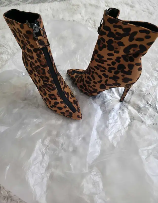 Leopard Ladies Fashion Boots, Size 5.5
