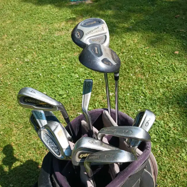 Youth/Teen Golf Clubs and Bag in Golf in Trenton - Image 4