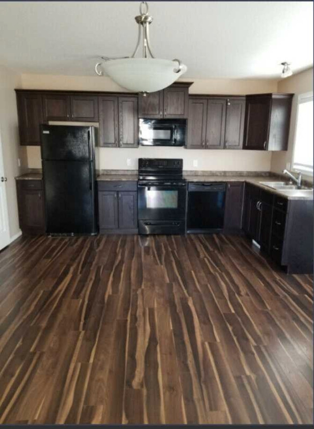 3 BEDROOM 1.5 BATH AVAILABLE MAY 1ST  in Long Term Rentals in Lloydminster