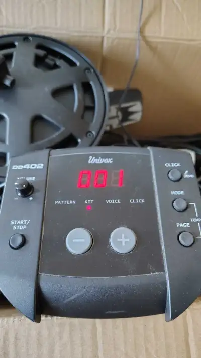 Univox DD402 electronic drum kit, View more