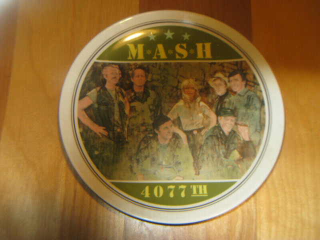 THE COMMEMORATIVE PLATE M*A*S*H 4077 TH LIMITED EDITION dans Autre  à Trois-Rivières - Image 3