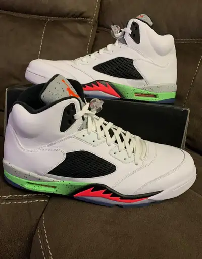 Air Jordan 5 “Poison Green” Size 9 VNDS used only once 10/10 Condition Complete with box 120$ Meetup...