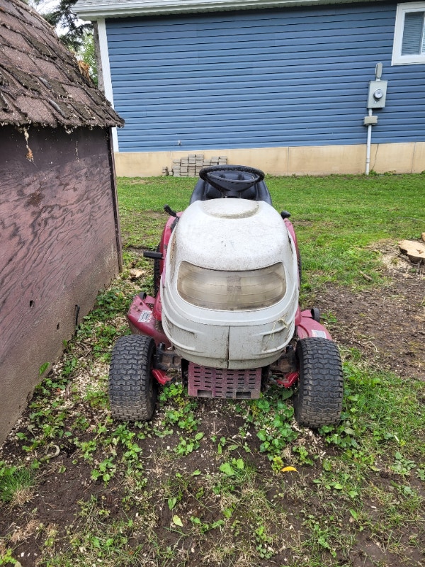 Lawn tractor Lawnmowers & Leaf Blowers Cornwall Kijiji