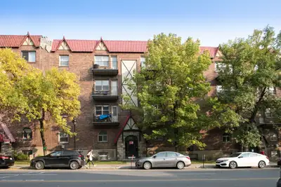 ✨ Accommodation Available to occupy immediately – Private Room ✨ Address: 4870 Chemin Queen Mary, Mo...