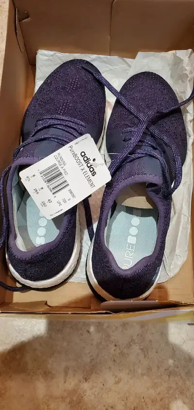 Brand new. Women's size 9.5 US or 42 Color blue. Local pickup in Thornhill, ON.