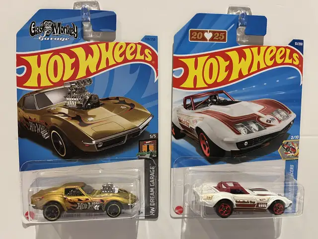 Hot Wheels Corvette 2 car set.
