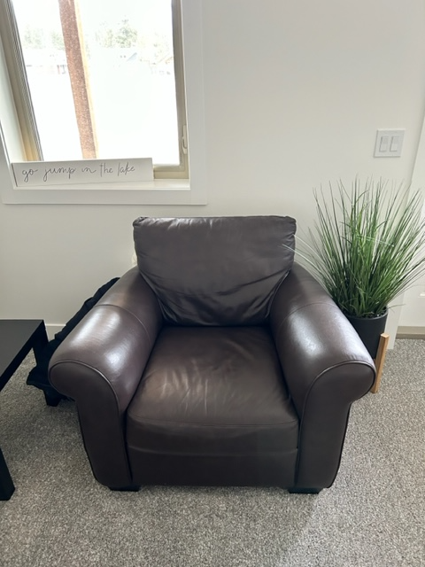 Brown Leather Love Seat & Chair in Couches & Futons in Cranbrook - Image 4