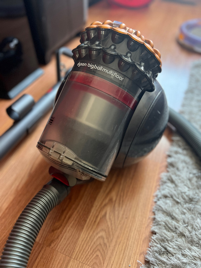 Dyson Big Ball Multifloor Vacuum  in Vacuums in Winnipeg - Image 2