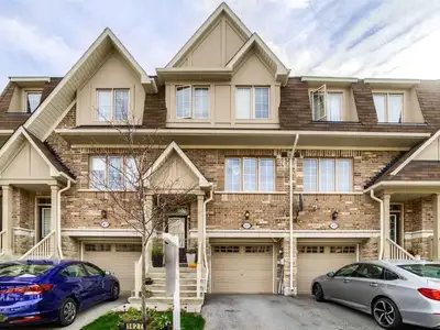 Townhouse for lease for immediate occupation.