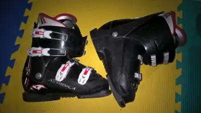 Ski boots youth, size 24-24.5 cm. Fit shoe size 3.5 to 5., View more