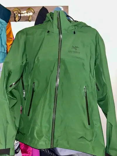 Description This jacket is in great condition and LOVE the colour! Only selling it because I am look...