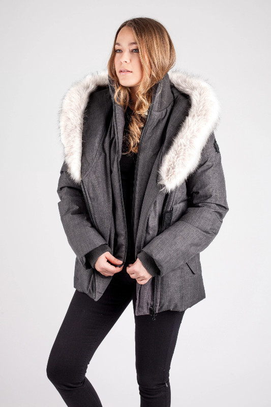 Manteau (parka coat) Toboggan ["Eva B II"] pour femme comme neuf dans Femmes - Hauts et vêtements d'extérieur  à Ville de Montréal - Image 2
