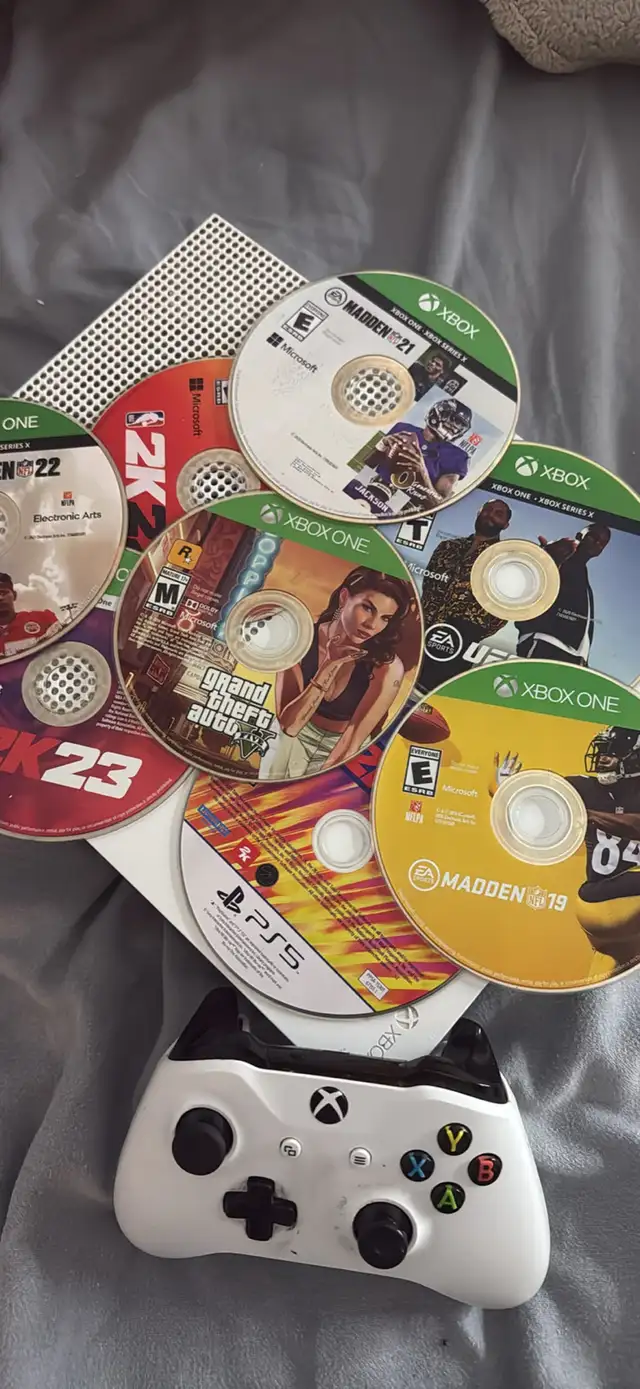 Xbox One S + 8 Games + Controller  in XBOX One in Longueuil / South Shore - Image 2