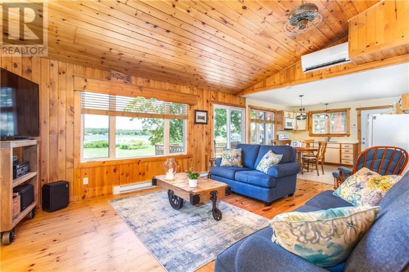 Beautiful 3 B/R house in The Bluff at Parlee Beach. FURNISHED! Long