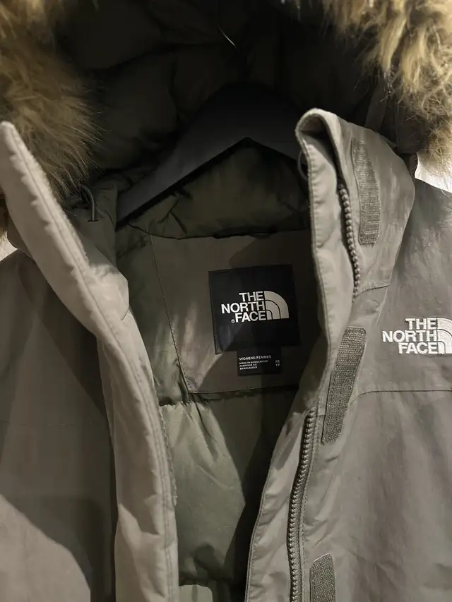 The North Face Women's Arctic Parka in Women's - Tops & Outerwear in City of Montréal - Image 3