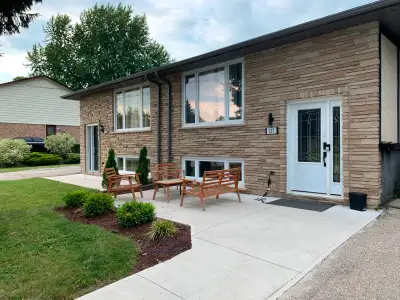 Charming 3 bed 1 bath upper unit home
