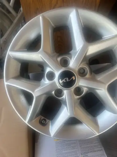 4 Mag Wheels KIA, était sur une Kia Soul 2022 mais fait sur la majorité des Kia Soul et aussi sur d'...
