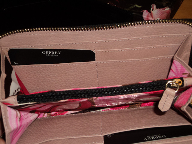 New Leather Wallet/Purse in Women's - Bags & Wallets in Barrie - Image 3