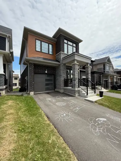 Detached 4Bedroom, Walkout Basement Home For Rent