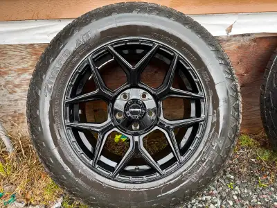 Set of Mayhem ( Vanquish Gloss Black) 20x9 …..5 bolt pattern… came off a 1500 Ram
