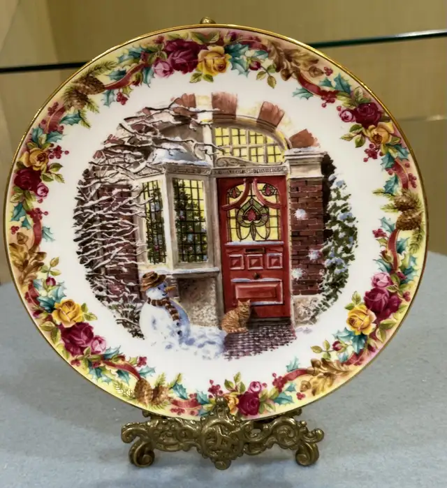 $99 for 4 Christmas plates Royal AlbertBone China Made in Englan in Arts & Collectibles in Oakville / Halton Region - Image 9