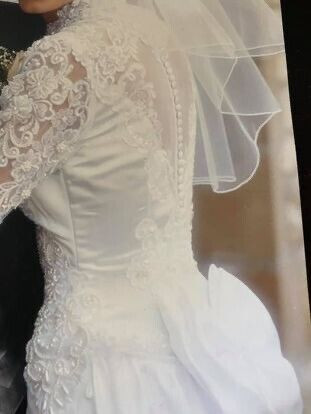 Princess Anne style Wedding Dress in Wedding in Saskatoon - Image 2