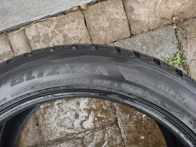4 pneus hiver Bridgestone Blizzak 285-45R22 très bon état in Tires & Rims in Laval / North Shore - Image 7